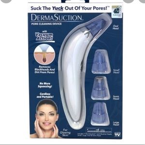 DermaSuction Pore Cleaning Device.